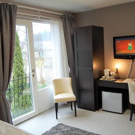 The Oak Hotel 2*